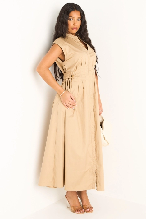 Robe beige à effet cintré et boutons