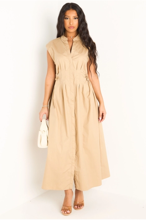 Robe beige à effet cintré et boutons