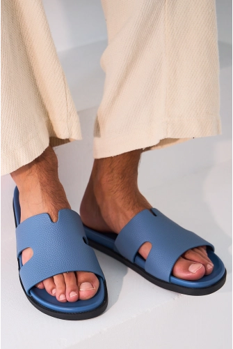 Sandale plate de couleur bleue