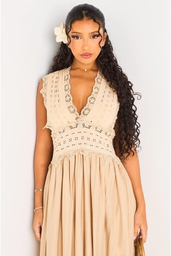 Robe longue beige effet bohème à dentelle et broderie anglaise