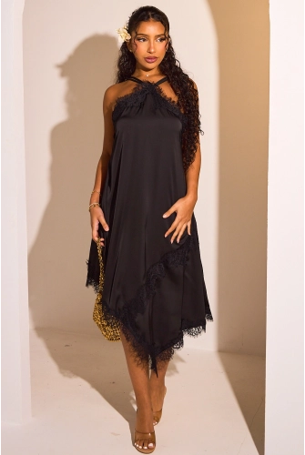 Robe asymétrique à dentelle noire