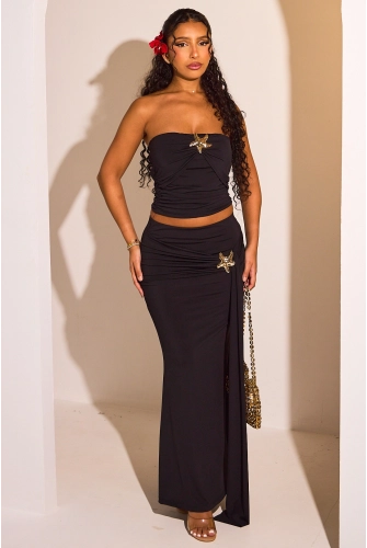 Ensemble deux pièces noir jupe longue à empiècement et broche doré + top à broche doré