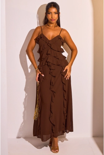 Robe marron à fines bretelles et volants