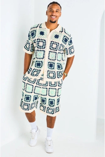 Ensemble deux pièces en crochet bleu clair chemise + short à motifs géométriques carrés