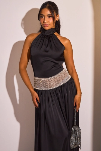 Robe dos nu noire cintrée perlée à col montant