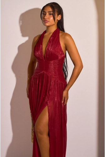 Robe bordeaux satinée à effet drapé