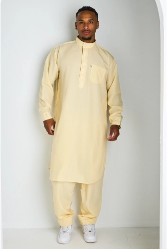 Ensemble 2 pièces qamis + pantalon jaune à motif sur le col