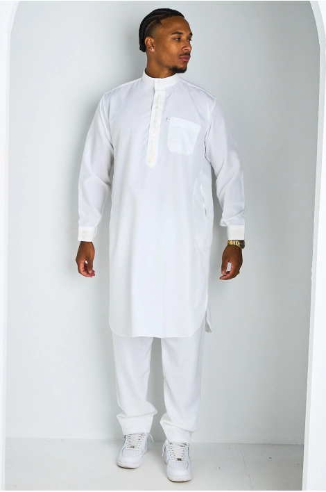 Ensemble 2 pièces qamis + pantalon blanc à motif sur le col
