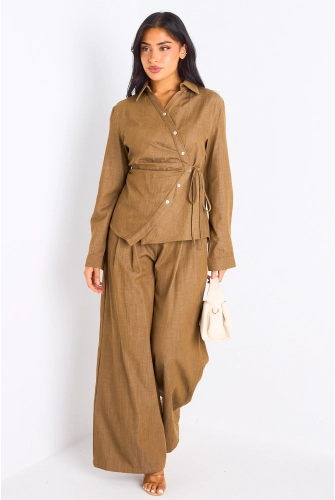 Ensemble deux pièces taupe chemise portefeuille  + pantalon coupe droite effet suédine