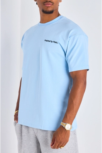 T-shirt bleu clair à imprimé et inscription "inspired by paris "