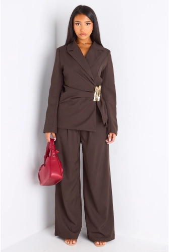 Ensemble tailleur deux pièces de couleur café veste blazer à broche + pantalon