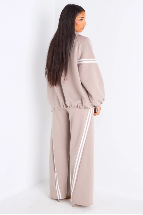 Ensemble de sport à liseré blanc taupe