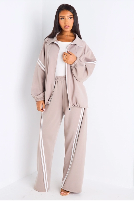 Ensemble de sport à liseré blanc taupe
