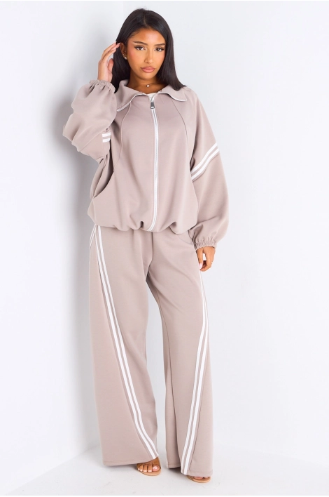Ensemble de sport à liseré blanc taupe