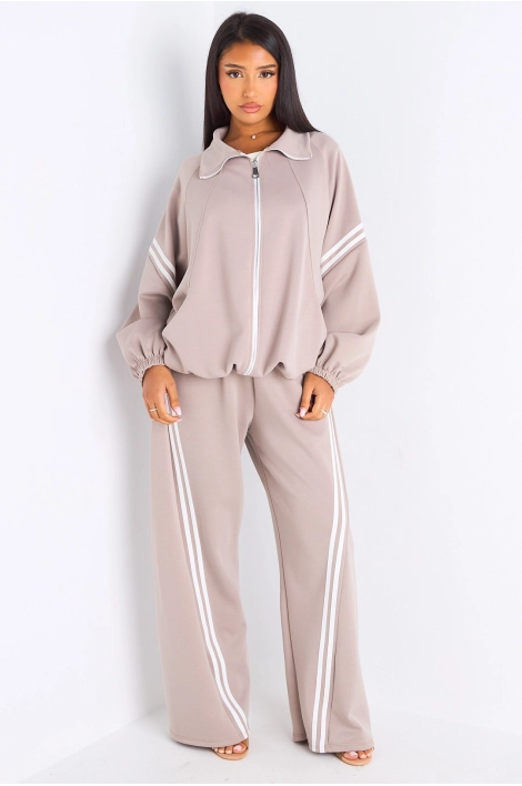 Ensemble de sport à liseré blanc taupe