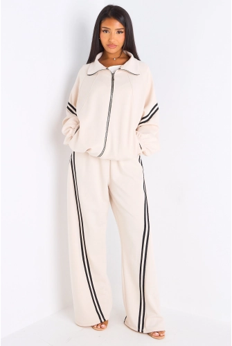 Ensemble de sport beige à liseré noir