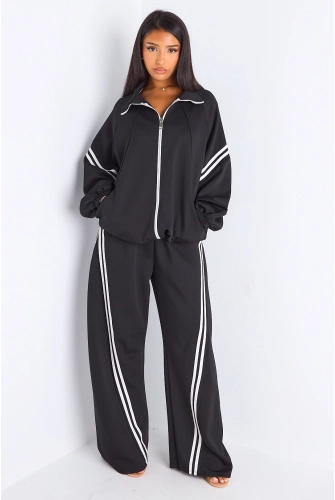 Ensemble de sport noir à liseré blanc