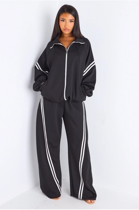 Ensemble de sport noir à liseré blanc