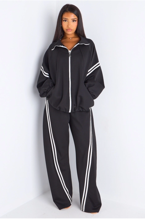 Ensemble de sport noir à liseré blanc