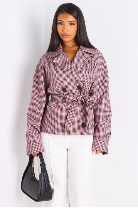 Manteau à carreaux de couleur bordeaux