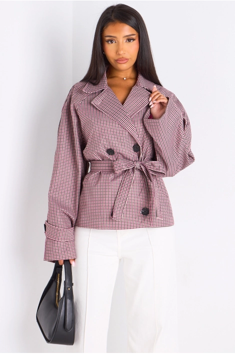 Manteau à carreaux de couleur bordeaux