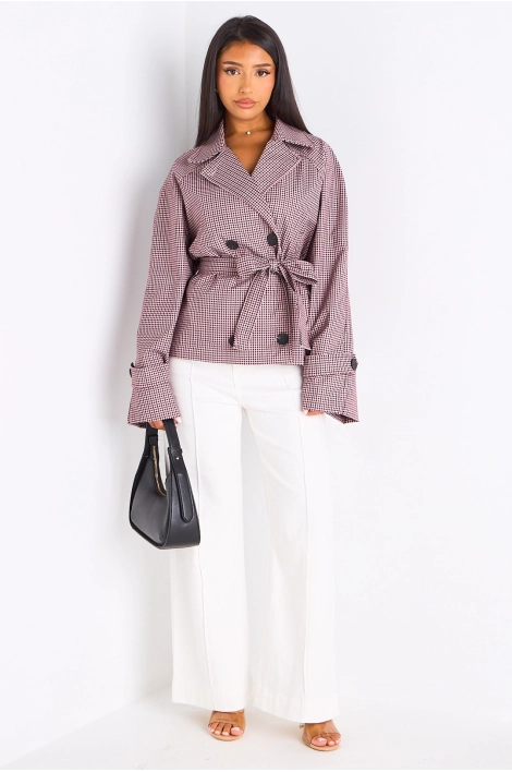 Manteau à carreaux de couleur bordeaux
