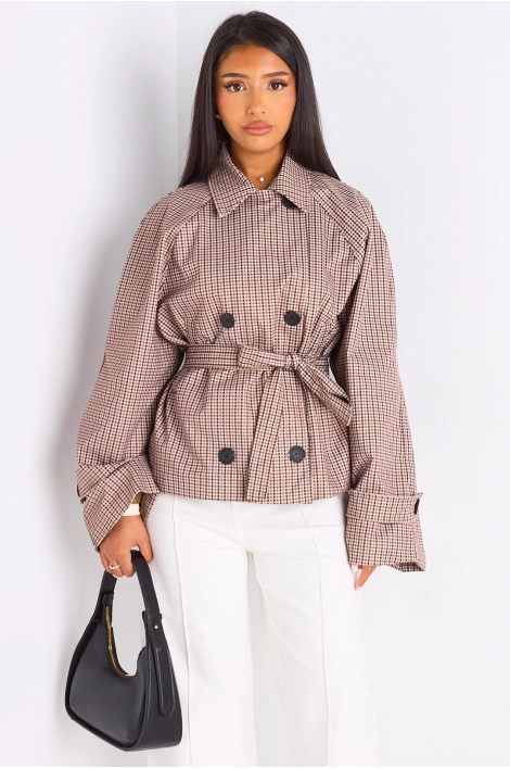 Manteau à carreaux de couleur camel