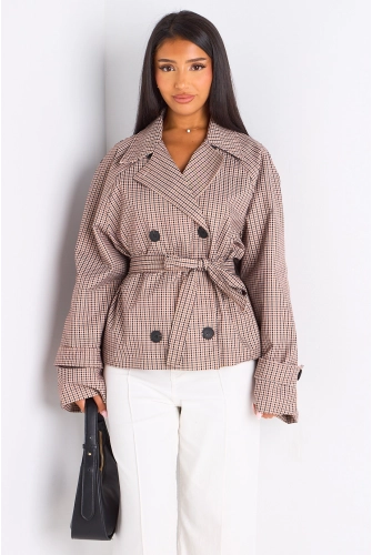 Manteau à carreaux de couleur camel
