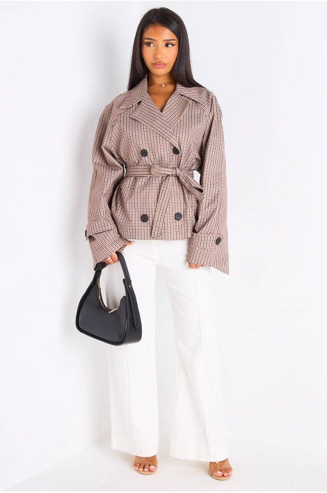 Manteau à carreaux de couleur camel