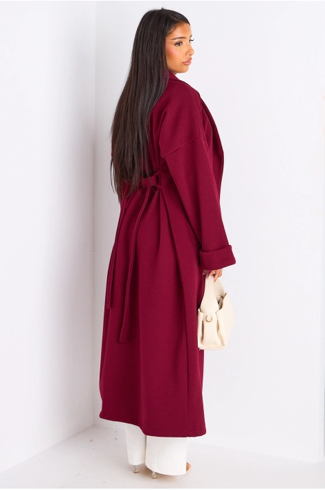 Manteau long ceinturé bordeaux