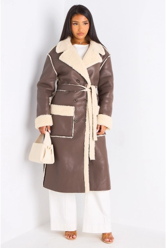 Manteau long en simili cuir taupe et empiècement peau de mouton
