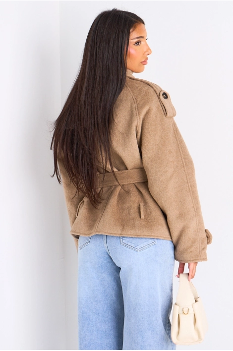 Veste mi-longue duveteuse ceinturée taupe