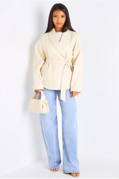 Veste mi-longue en simili cuir crème