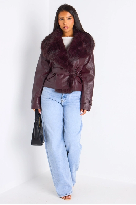 Veste mi-longue en simili cuir à col en fourrure de couleur prune