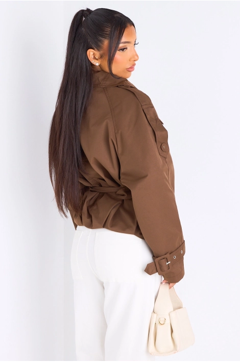 Trench court marron ceinturé