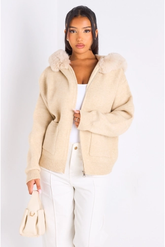 Gilet en maille à capuche fourrée beige