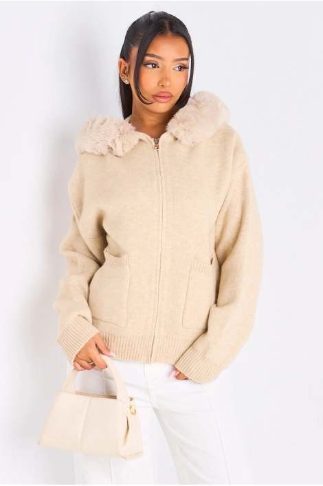 Gilet en maille à capuche fourrée beige