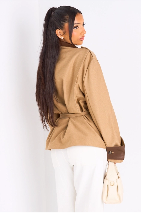 Veste camel à poches ceinturée