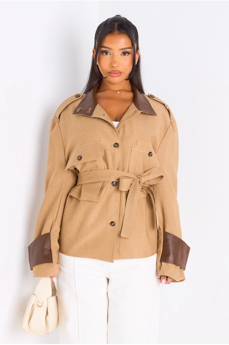 Veste camel à poches ceinturée