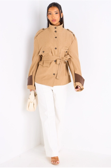 Veste camel à poches ceinturée