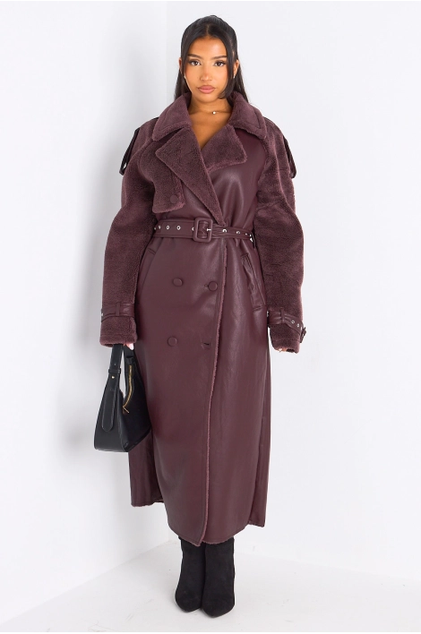 Manteau long en simili cuir avec empiècement polaire bordeaux