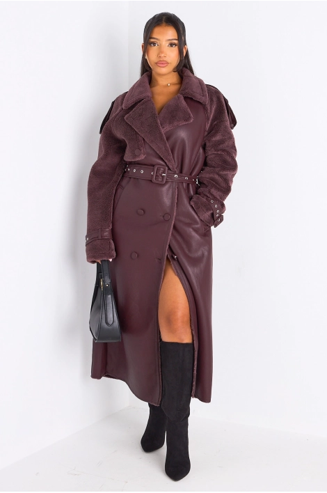Manteau long en simili cuir avec empiècement polaire bordeaux