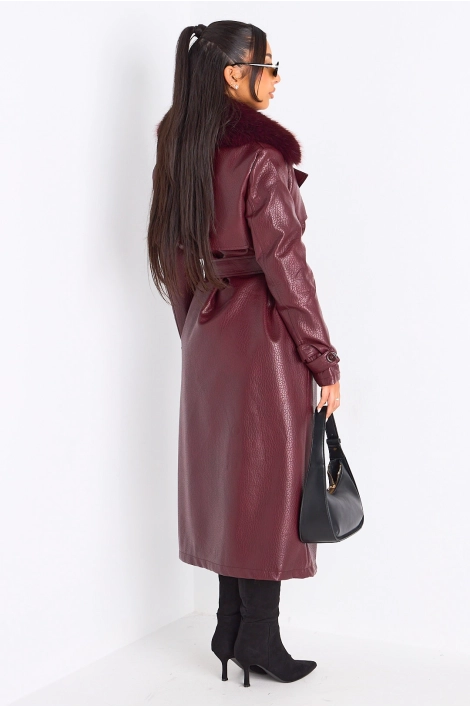 Manteau long en simili cuir bordeaux à empiècement fourrure
