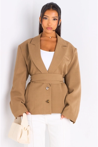 Veste blazer camel à coupe droite ceinturée