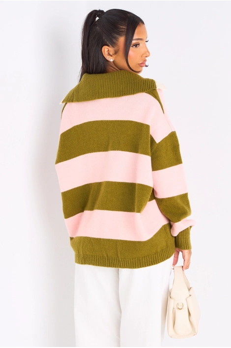 Pull en laine vert à rayures roses