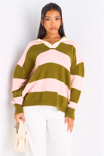 Pull en laine vert à rayures roses
