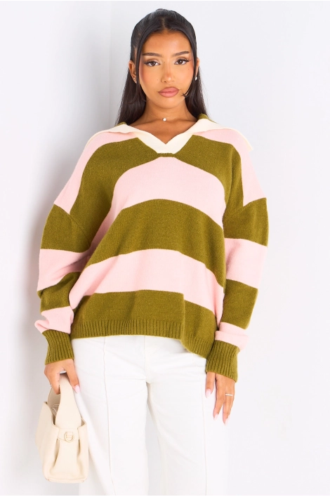 Pull en laine vert à rayures roses
