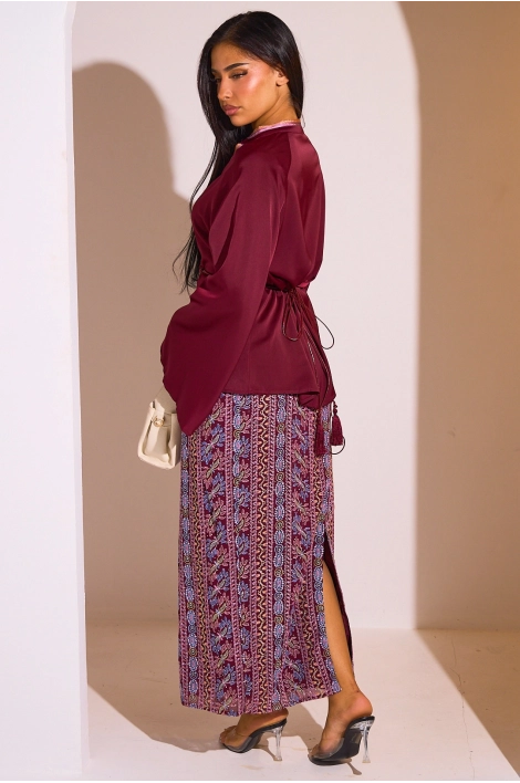 Ensemble 2 pièces : blouse + jupe bordeaux à motifs colorés