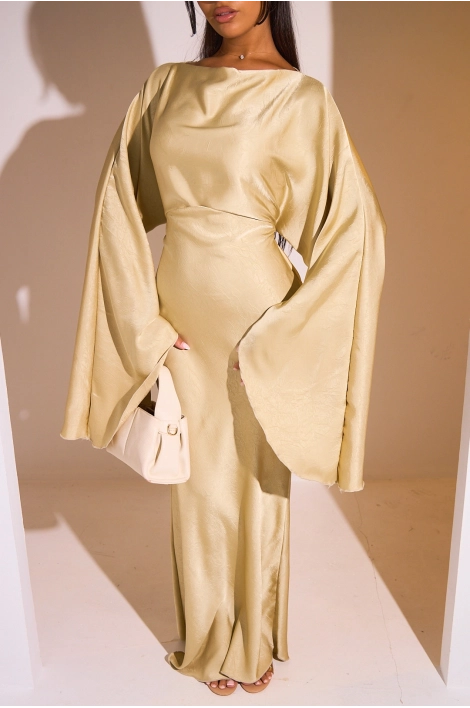 Robe dorée à manches pagodes