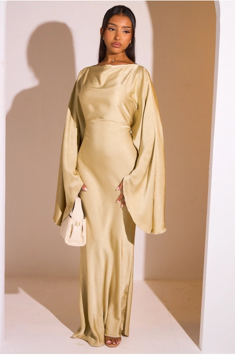 Robe dorée à manches pagodes